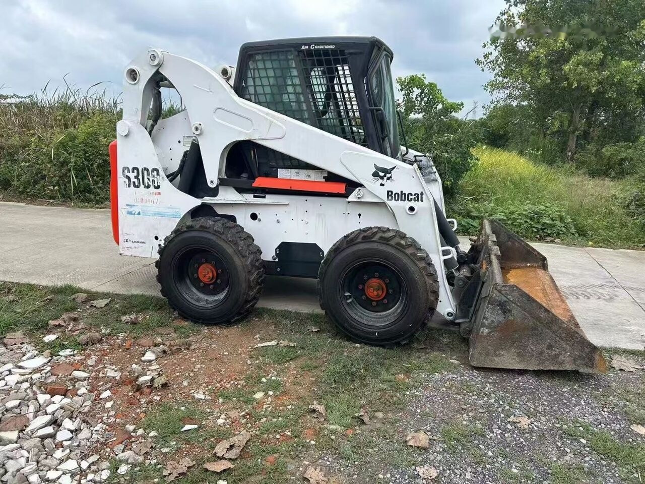 Bobcat S300 - Mini chargeuse: photos 2 Bobcat S300 - Mini chargeuse: photos 2