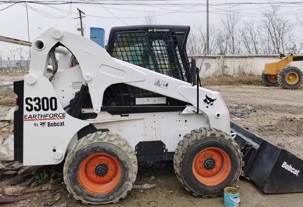 Bobcat S300 - Mini chargeuse: photos 4 Bobcat S300 - Mini chargeuse: photos 4