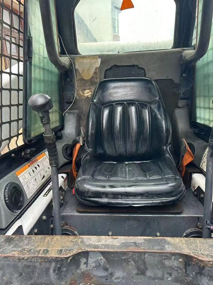 Bobcat S300 - Mini chargeuse: photos 5 Bobcat S300 - Mini chargeuse: photos 5