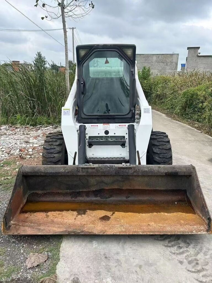 Bobcat S300 - Mini chargeuse: photos 1 Bobcat S300 - Mini chargeuse: photos 1