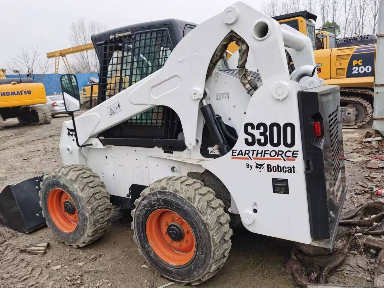 Bobcat S300 - Mini chargeuse: photos 3 Bobcat S300 - Mini chargeuse: photos 3