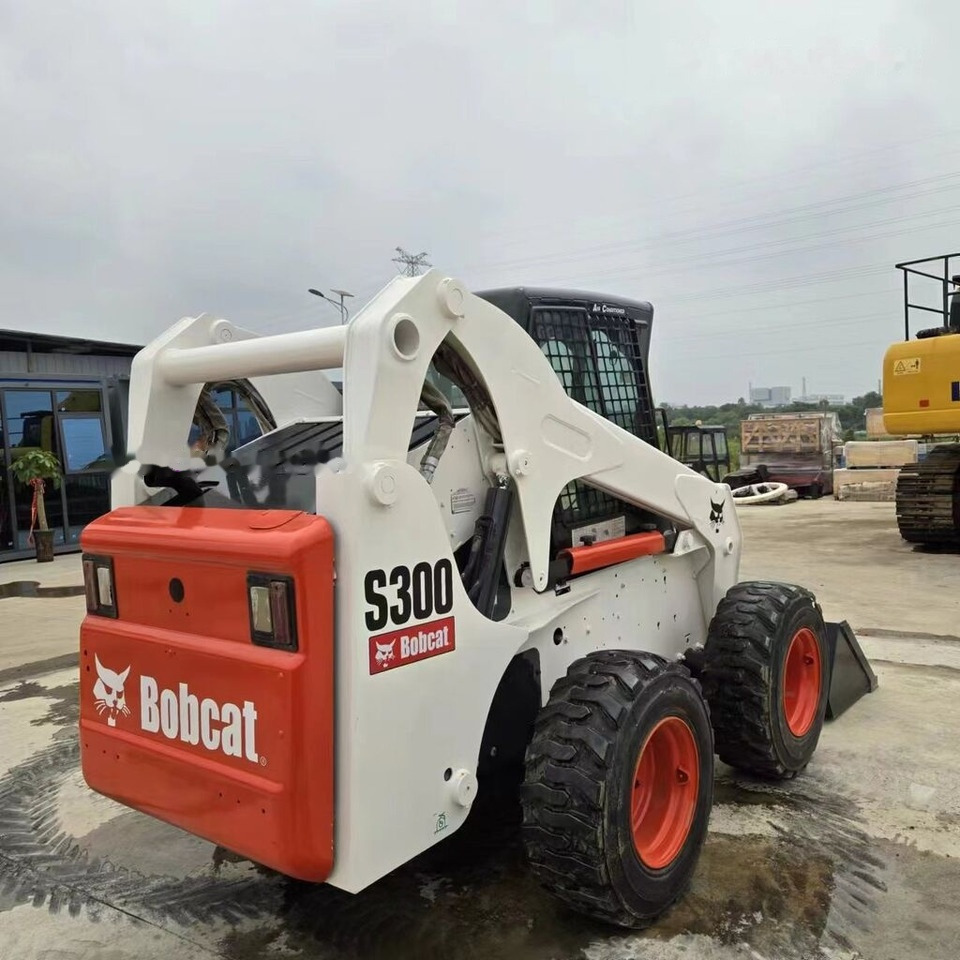 Bobcat S300 - Mini chargeuse: photos 3 Bobcat S300 - Mini chargeuse: photos 3