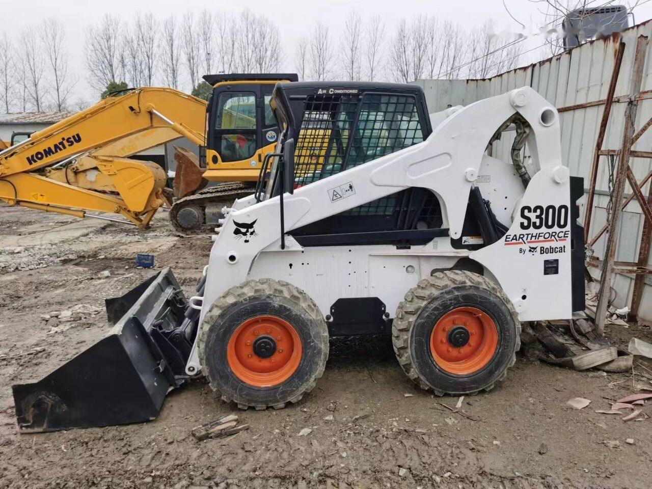 Bobcat S300 - Mini chargeuse: photos 5 Bobcat S300 - Mini chargeuse: photos 5