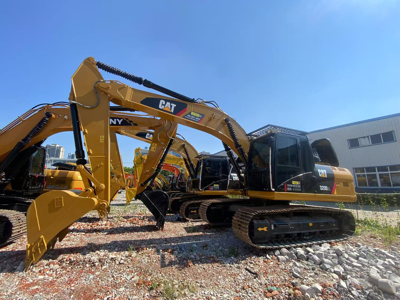 CAT 320D2L - Pelle sur chenille: photos 3 CAT 320D2L - Pelle sur chenille: photos 3