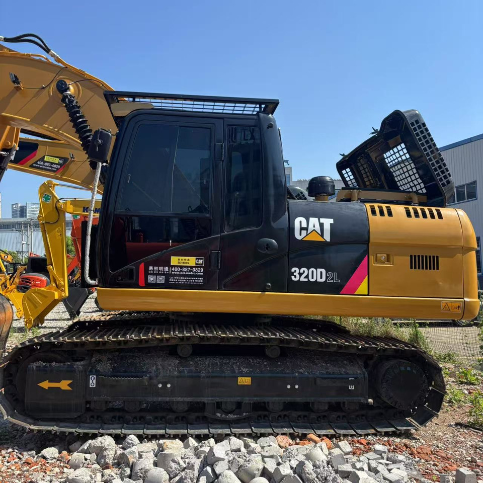 CAT 320D2L - Pelle sur chenille: photos 5 CAT 320D2L - Pelle sur chenille: photos 5
