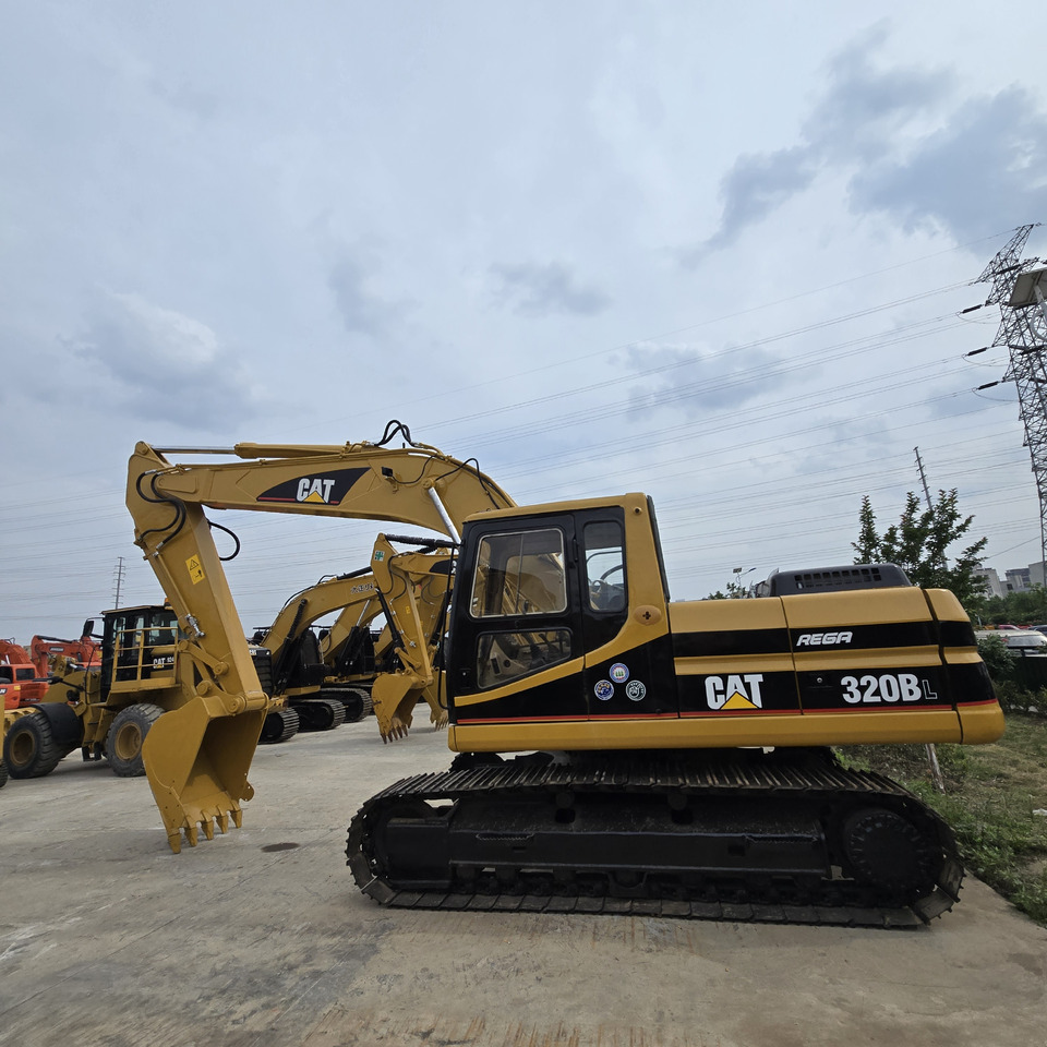 CATERPILLAR 320BL - Pelle sur chenille: photos 2 CATERPILLAR 320BL - Pelle sur chenille: photos 2