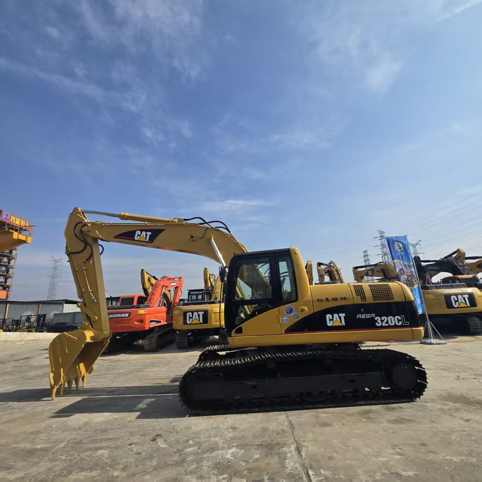 CATERPILLAR 320C - Pelle sur chenille: photos 3 CATERPILLAR 320C - Pelle sur chenille: photos 3