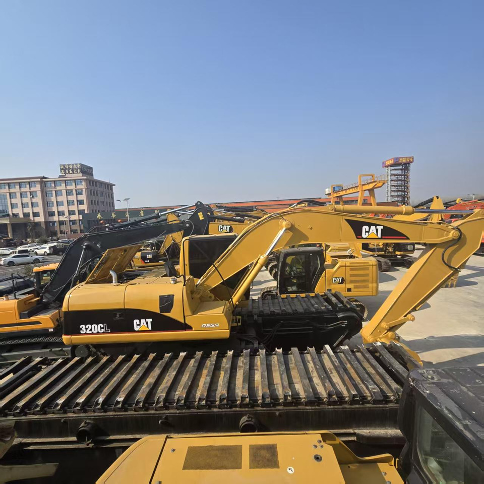CATERPILLAR 320DL - Excavatrice amphibie: photos 4 CATERPILLAR 320DL - Excavatrice amphibie: photos 4