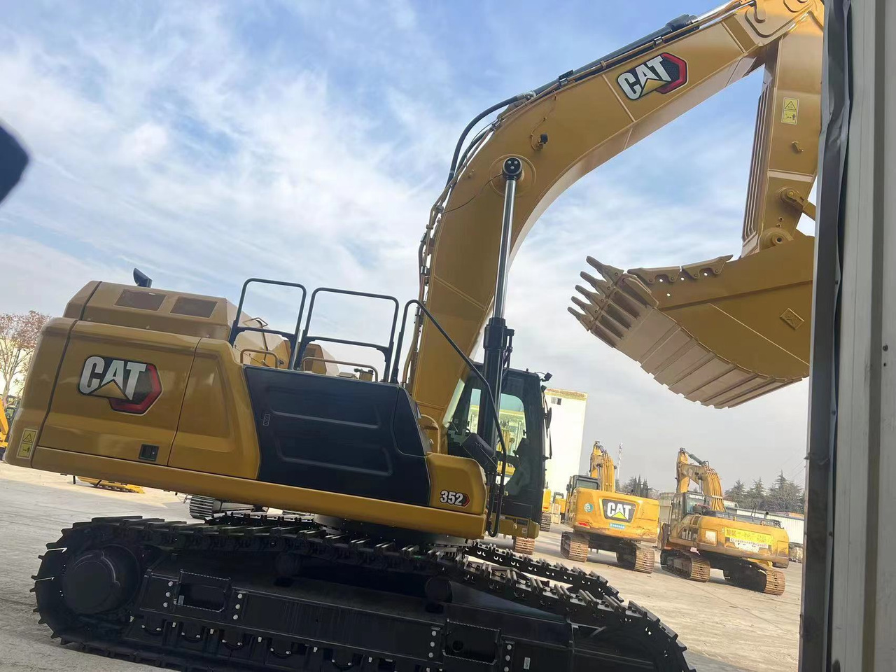 CATERPILLAR 352 - Pelle sur chenille: photos 5 CATERPILLAR 352 - Pelle sur chenille: photos 5