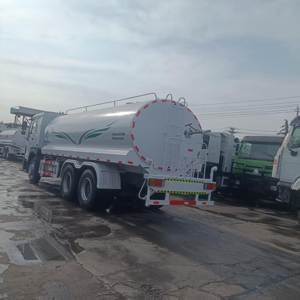 Howo 20 cubic meter sprinkler - Camion: photos 2 Howo 20 cubic meter sprinkler - Camion: photos 2