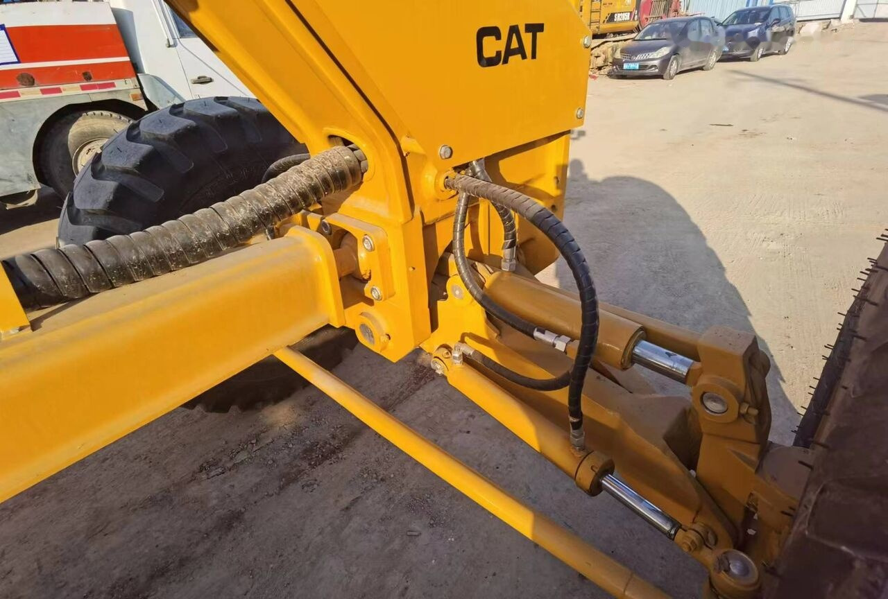 Caterpillar 120K - Niveleuse: photos 5 Caterpillar 120K - Niveleuse: photos 5