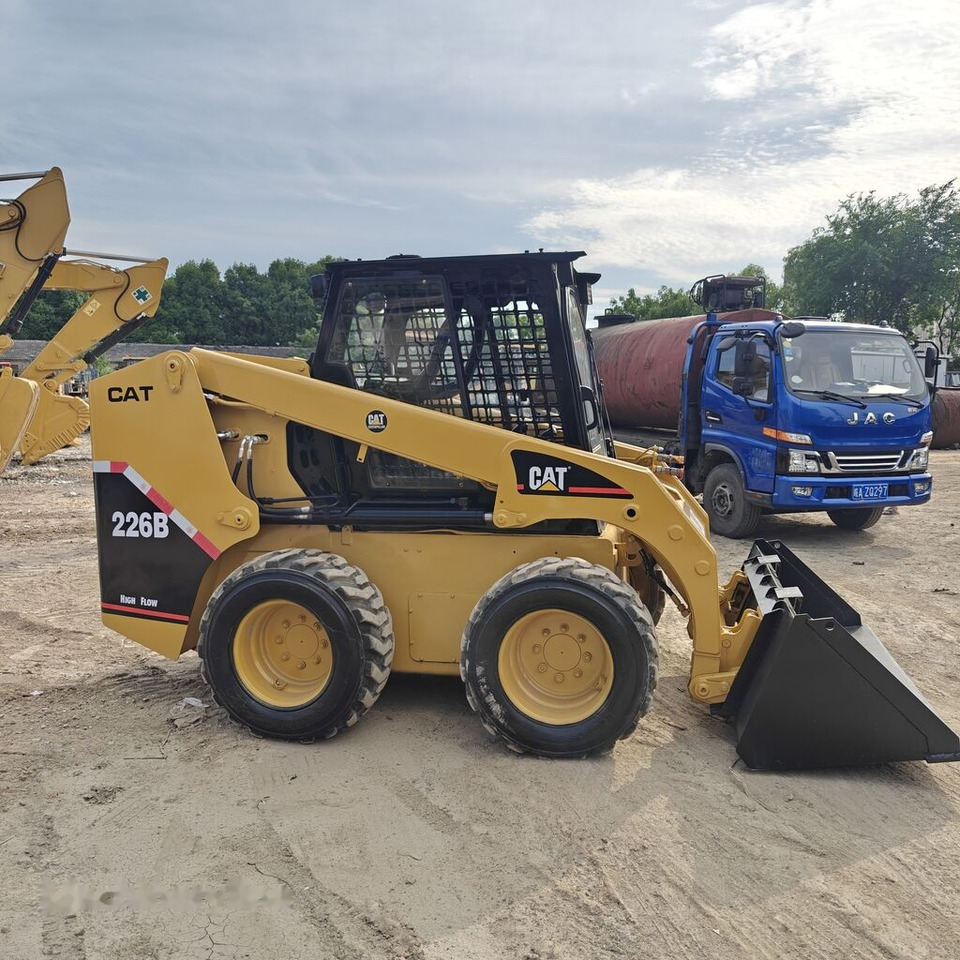 Caterpillar 226B - Mini chargeuse: photos 4 Caterpillar 226B - Mini chargeuse: photos 4