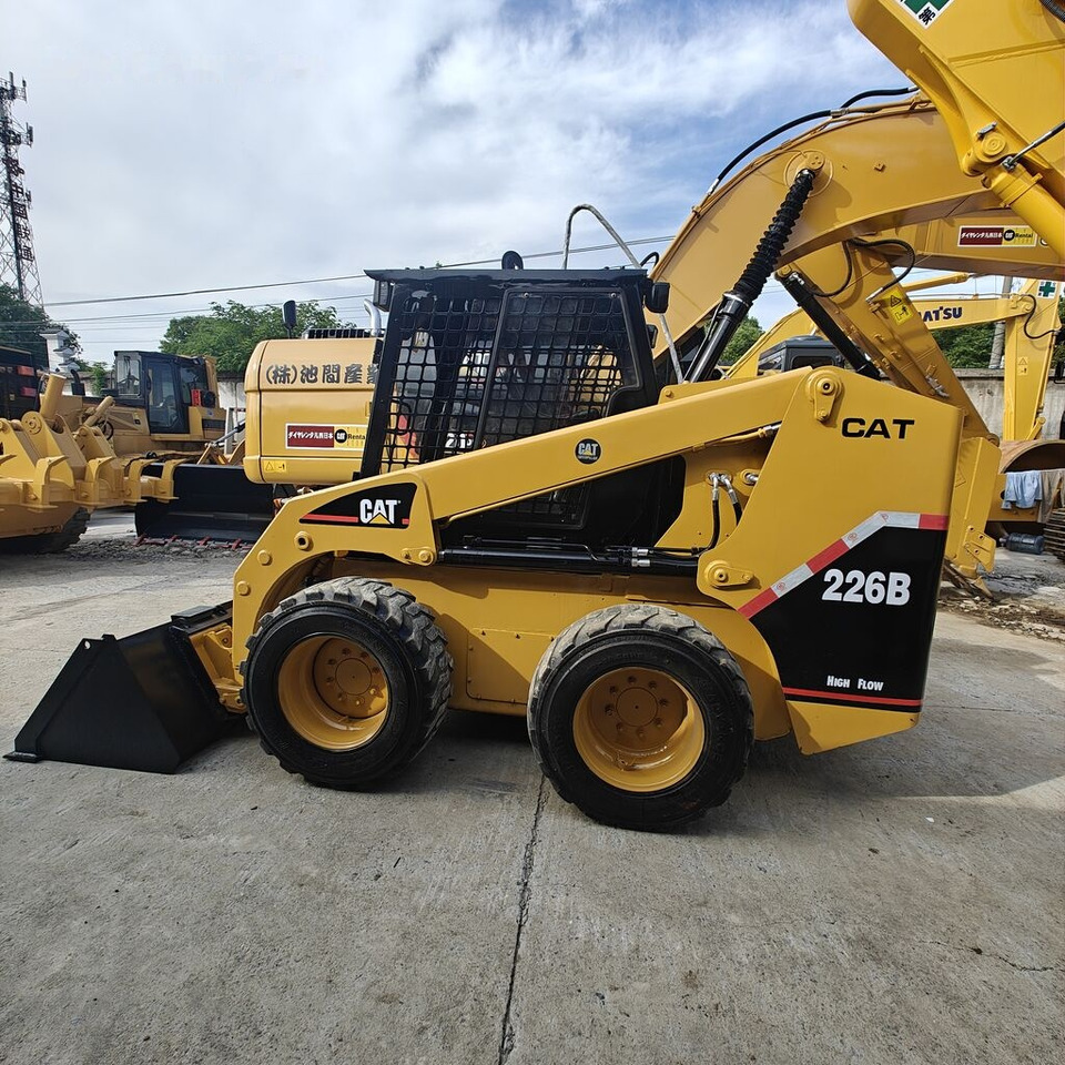Caterpillar 226B - Mini chargeuse: photos 1 Caterpillar 226B - Mini chargeuse: photos 1