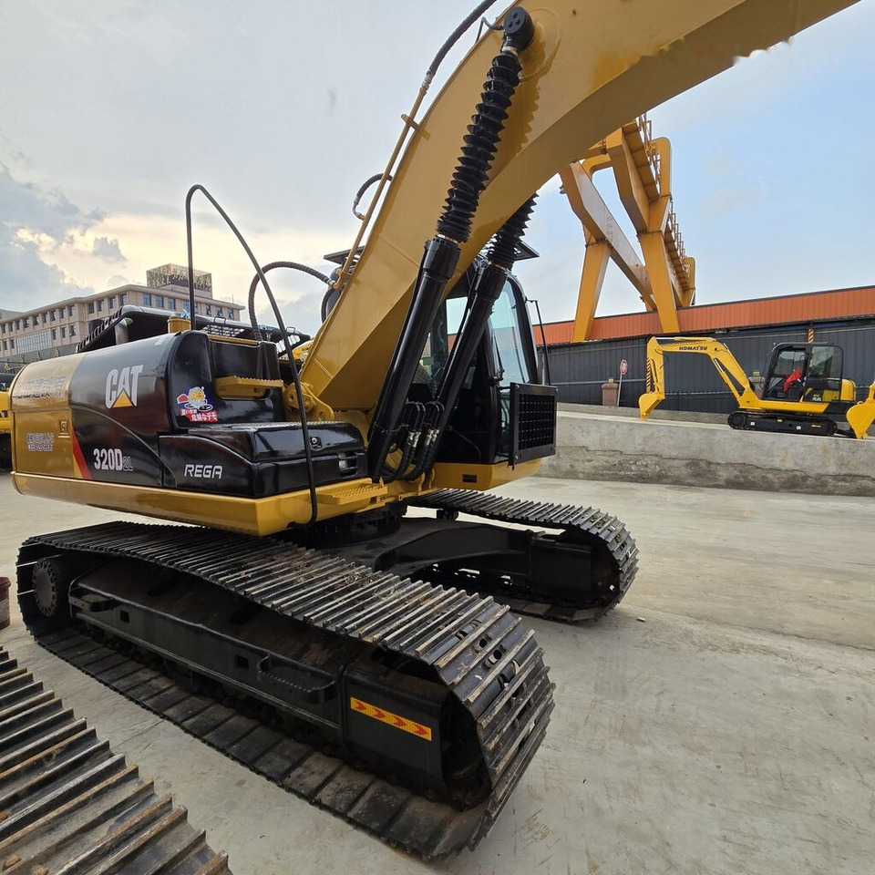 Caterpillar 320DL - Pelle sur chenille: photos 3 Caterpillar 320DL - Pelle sur chenille: photos 3