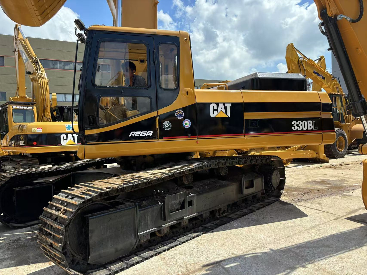 Caterpillar 330BL - Pelle sur chenille: photos 3 Caterpillar 330BL - Pelle sur chenille: photos 3