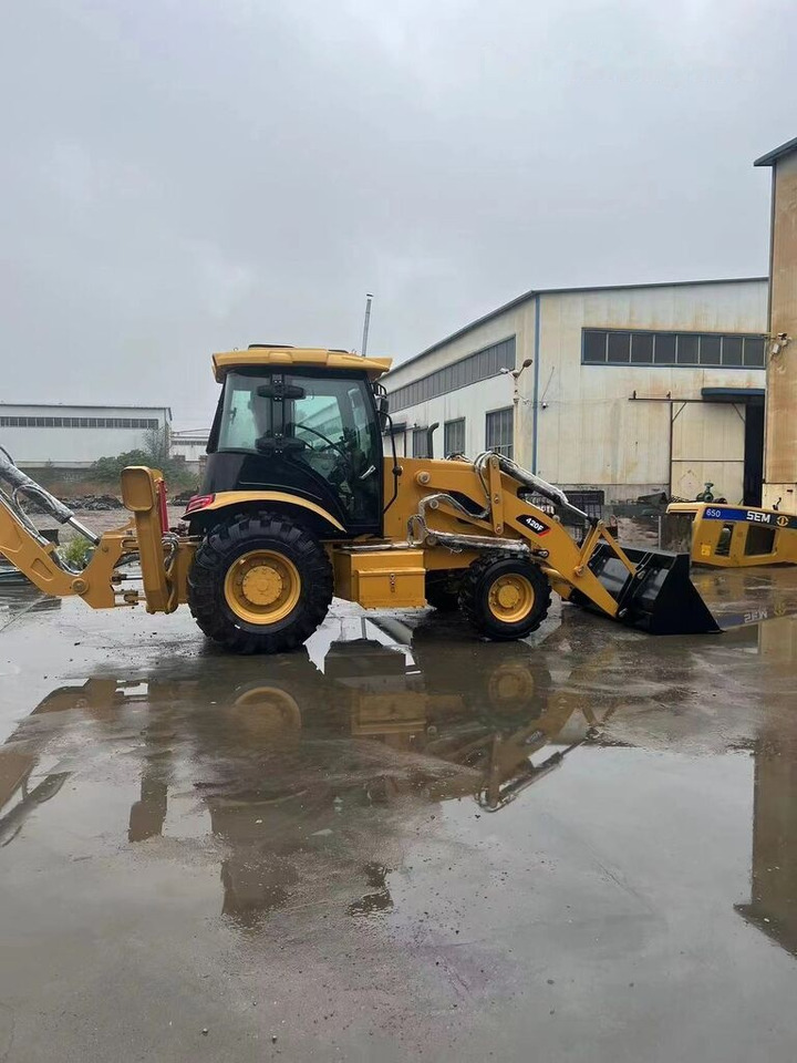 Caterpillar 420F - Tractopelle: photos 3 Caterpillar 420F - Tractopelle: photos 3