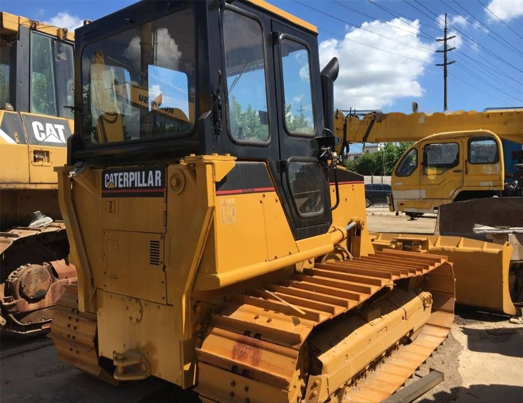 Caterpillar D4C - Bulldozer: photos 3 Caterpillar D4C - Bulldozer: photos 3
