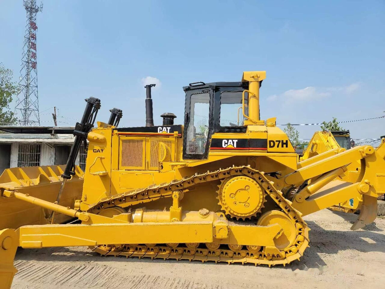 Caterpillar D7H - Bulldozer: photos 1 Caterpillar D7H - Bulldozer: photos 1