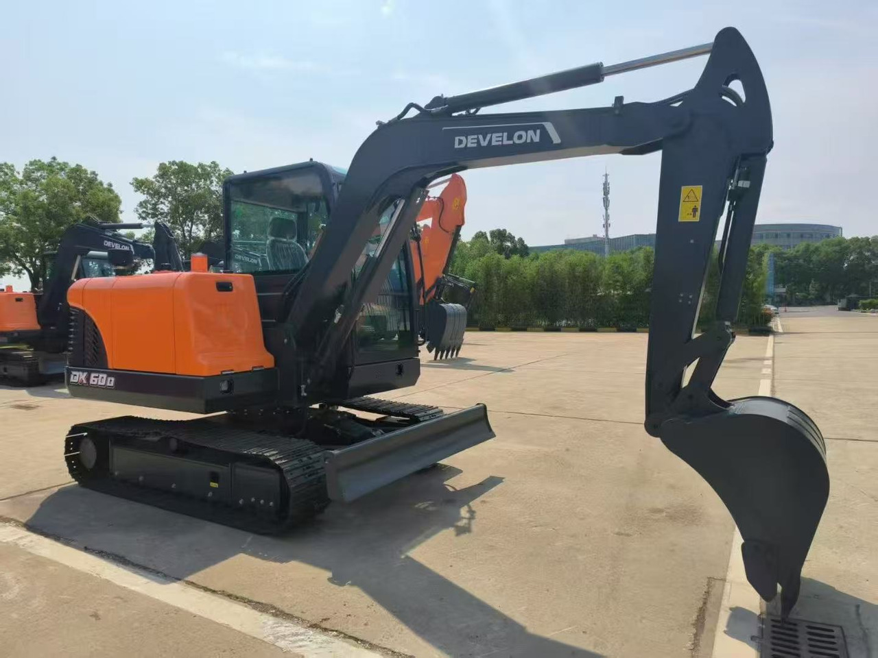 DOOSAN DX60D - Mini pelle: photos 1 DOOSAN DX60D - Mini pelle: photos 1