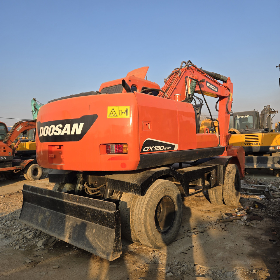 Doosan DX150W-9C - Pelle sur pneus: photos 5 Doosan DX150W-9C - Pelle sur pneus: photos 5