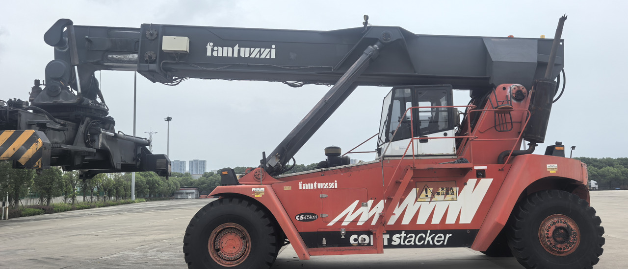 FANTUZZI CS45KM reach stacker - Reach stacker: photos 1 FANTUZZI CS45KM reach stacker - Reach stacker: photos 1