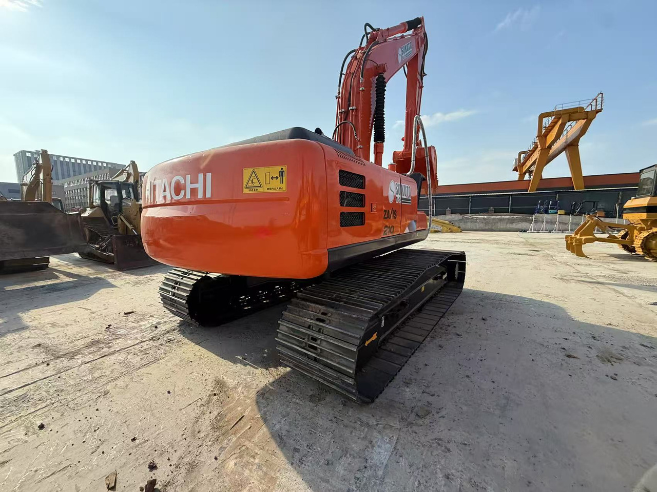 HITACHI ZX210 - Pelle sur chenille: photos 4 HITACHI ZX210 - Pelle sur chenille: photos 4