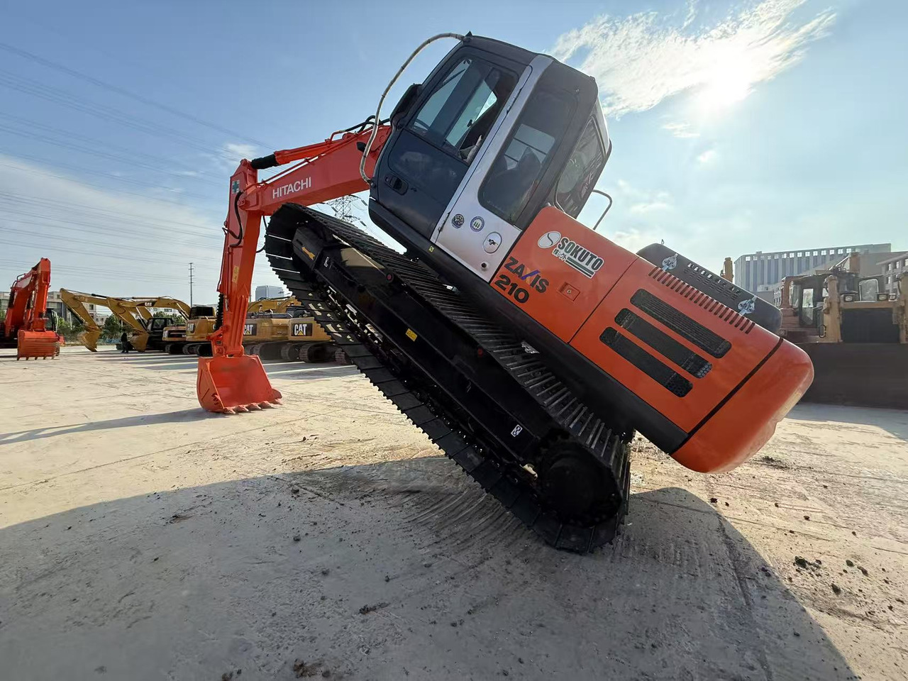 HITACHI ZX210 - Pelle sur chenille: photos 2 HITACHI ZX210 - Pelle sur chenille: photos 2