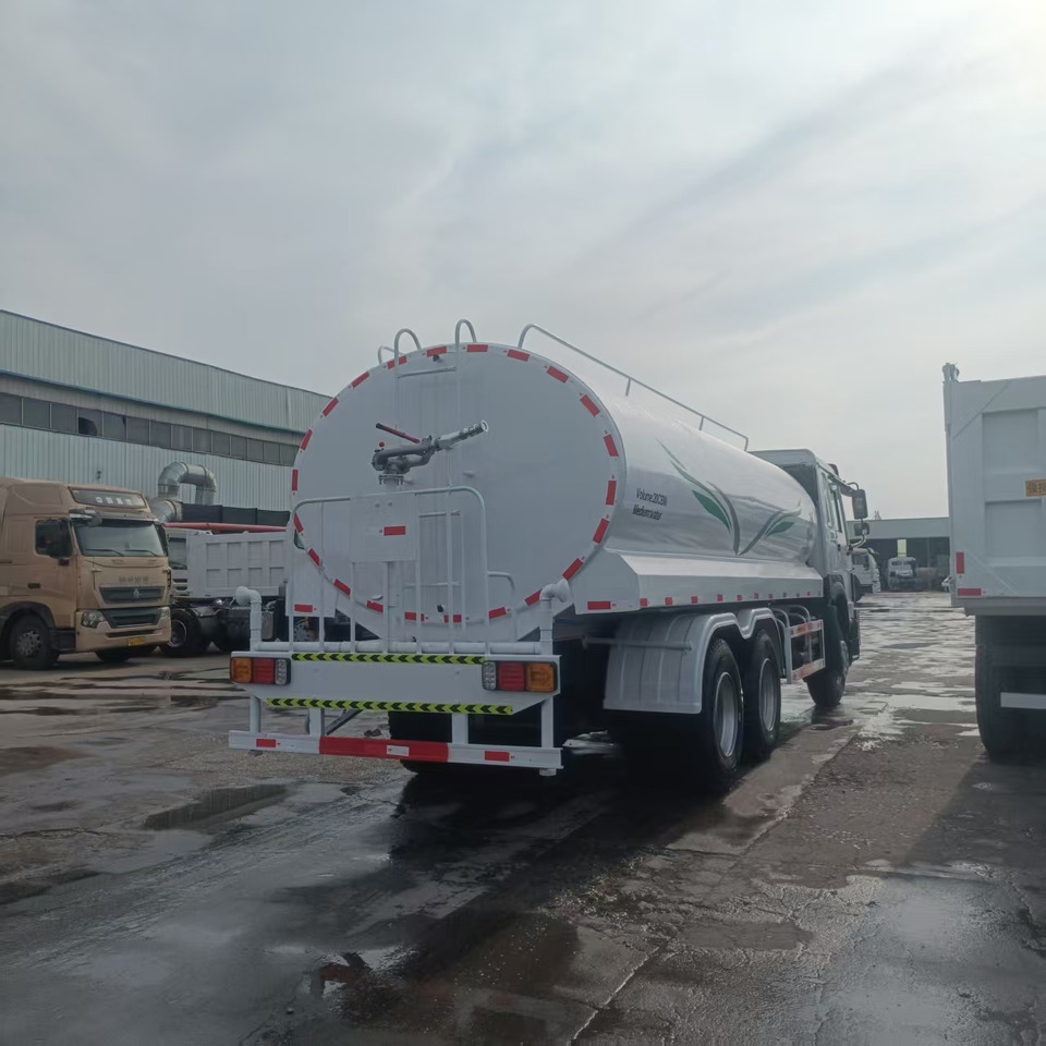 Camion citerne HOWO 20m³ sprinkler truck: photos 6