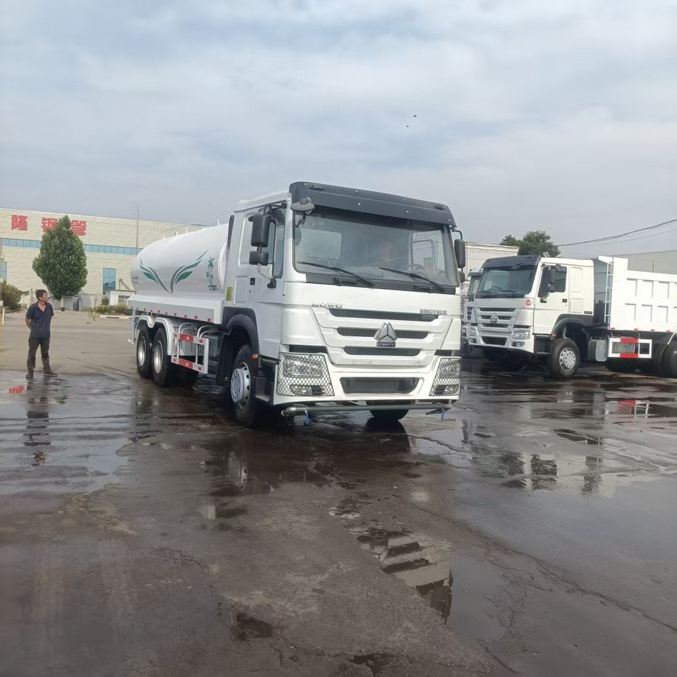 Camion citerne HOWO 20m³ sprinkler truck: photos 7
