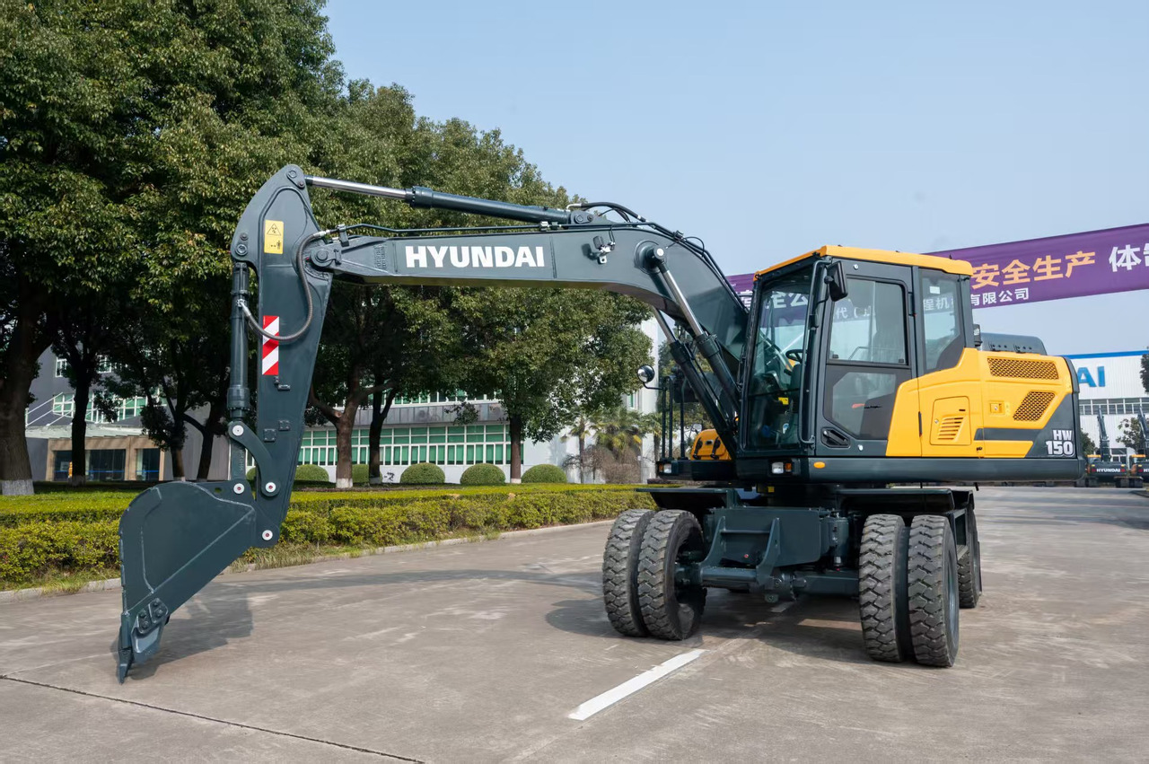 HYUNDAI HW150 - Pelle sur pneus: photos 3 HYUNDAI HW150 - Pelle sur pneus: photos 3