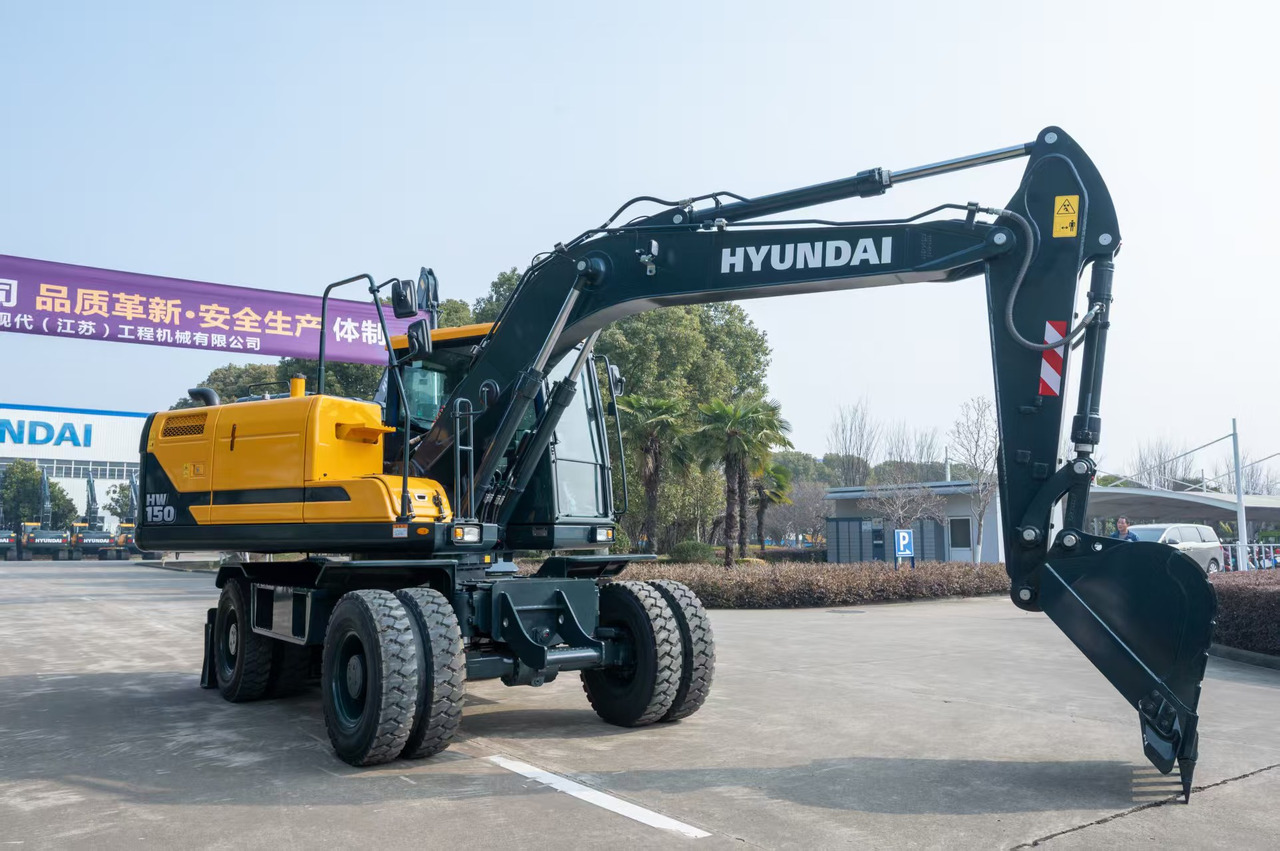 HYUNDAI HW150 - Pelle sur pneus: photos 2 HYUNDAI HW150 - Pelle sur pneus: photos 2