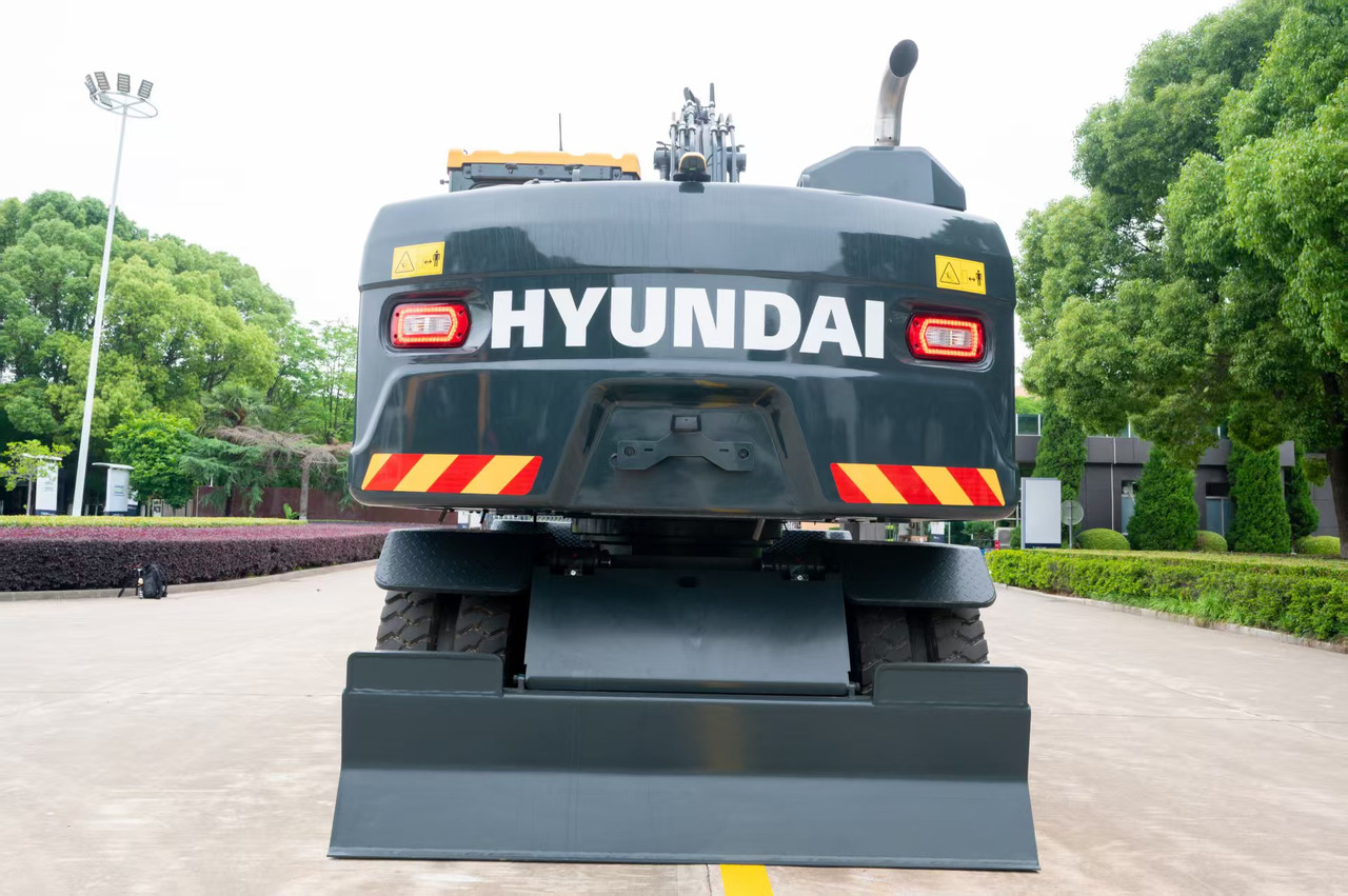 HYUNDAI HW155 - Pelle sur pneus: photos 2 HYUNDAI HW155 - Pelle sur pneus: photos 2
