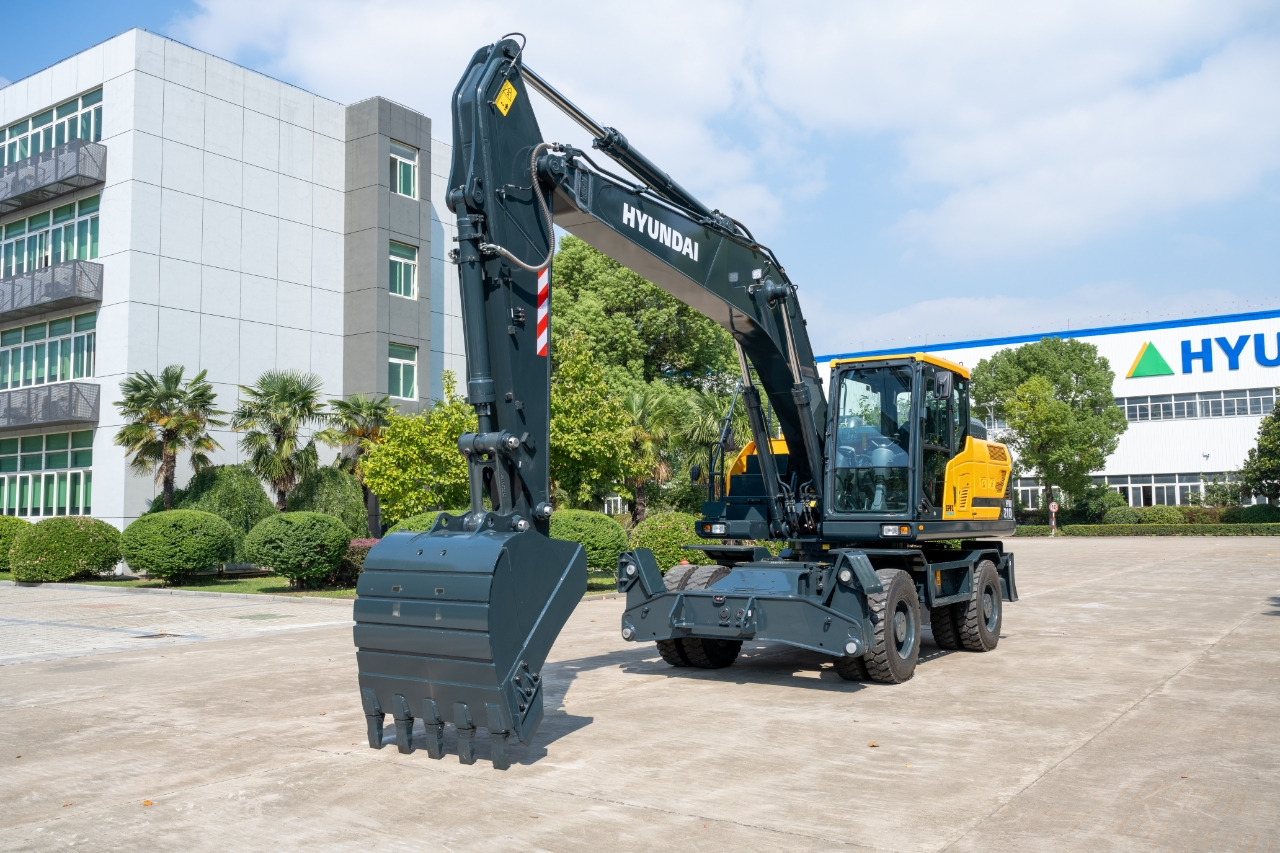 HYUNDAI HW210 - Pelle sur pneus: photos 2 HYUNDAI HW210 - Pelle sur pneus: photos 2