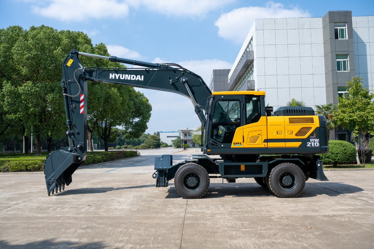 HYUNDAI HW210 - Pelle sur pneus: photos 3 HYUNDAI HW210 - Pelle sur pneus: photos 3