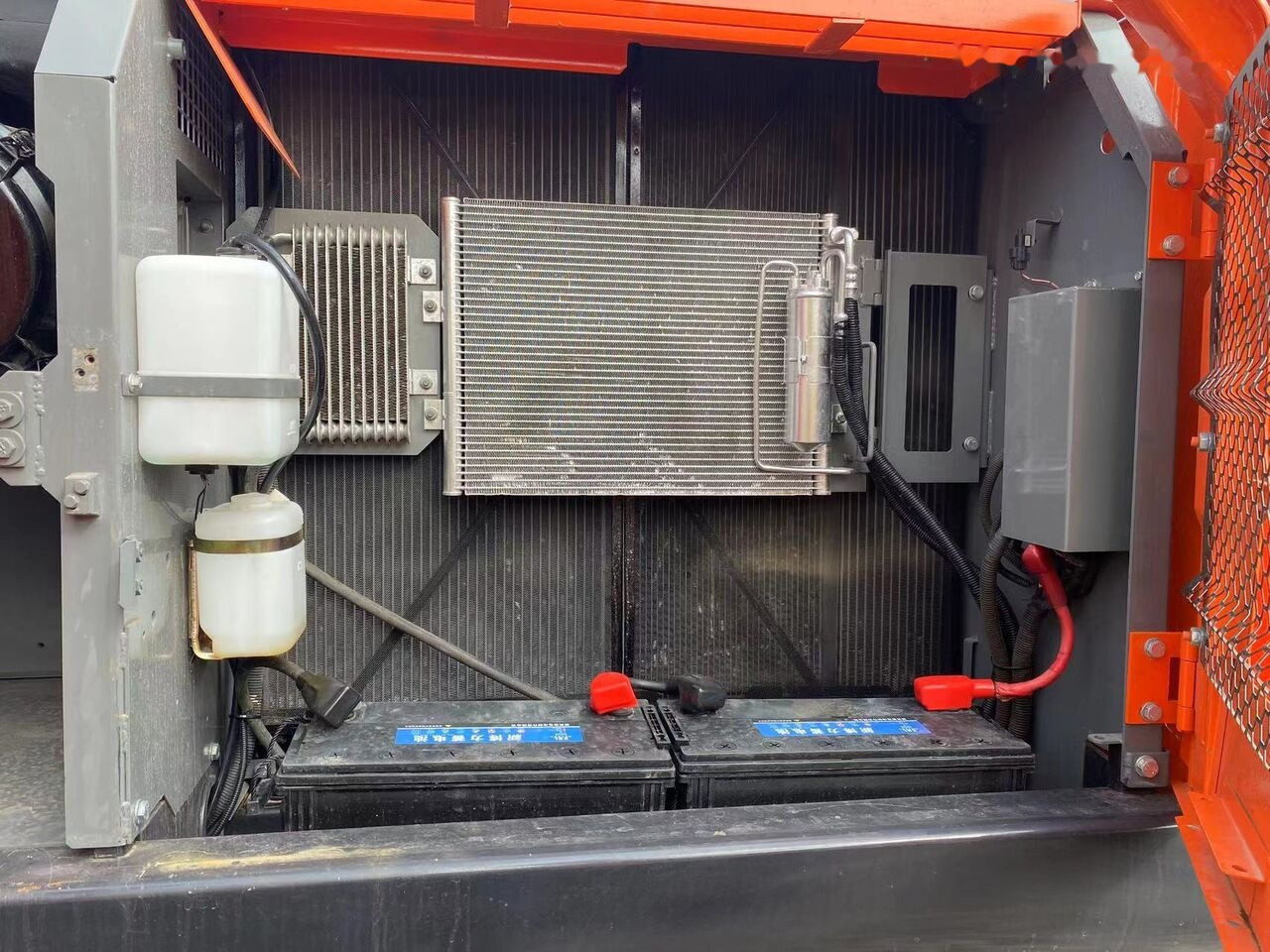 Hitachi ZX240H - Pelle sur chenille: photos 3 Hitachi ZX240H - Pelle sur chenille: photos 3