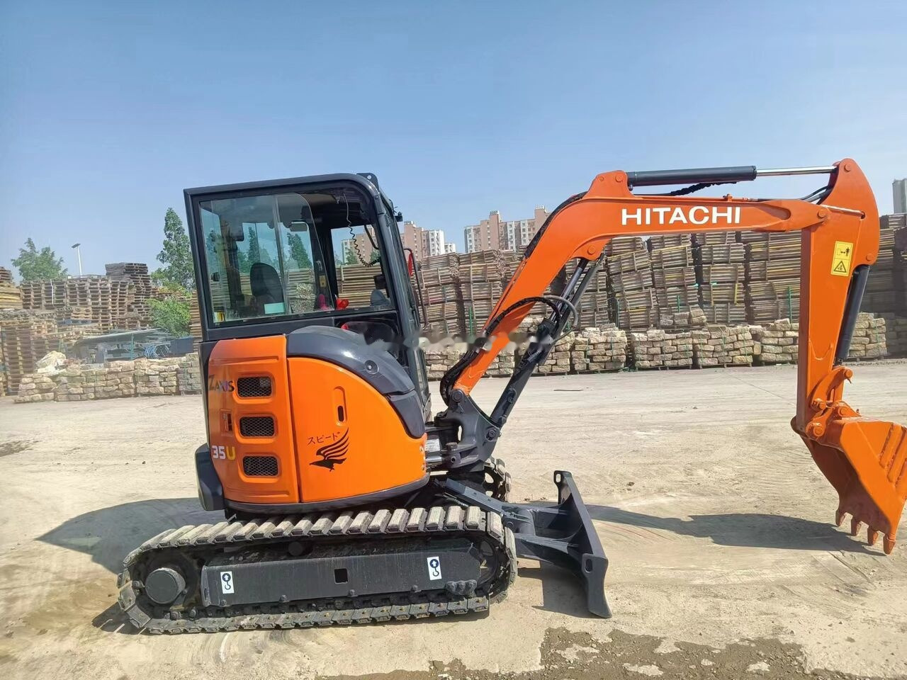 Hitachi ZX35U-5A - Mini pelle: photos 5 Hitachi ZX35U-5A - Mini pelle: photos 5