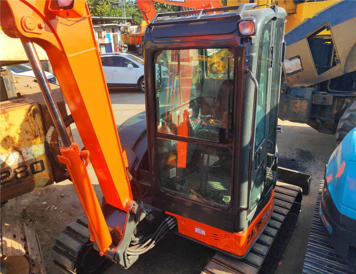 Hitachi ZX55UR - Mini pelle: photos 3 Hitachi ZX55UR - Mini pelle: photos 3