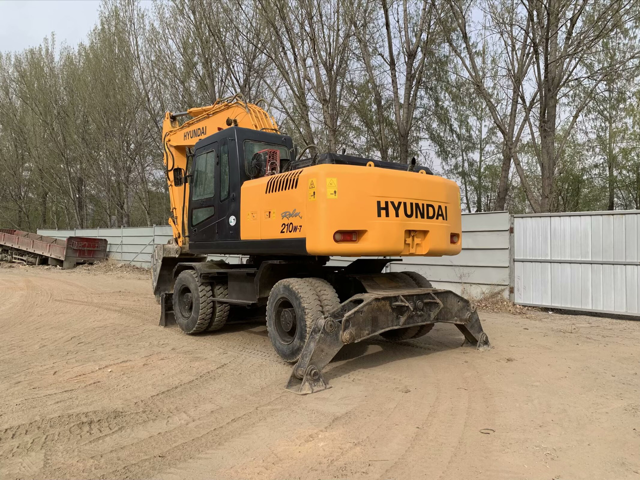 Hyundai R210W-7 - Pelle sur pneus: photos 3 Hyundai R210W-7 - Pelle sur pneus: photos 3