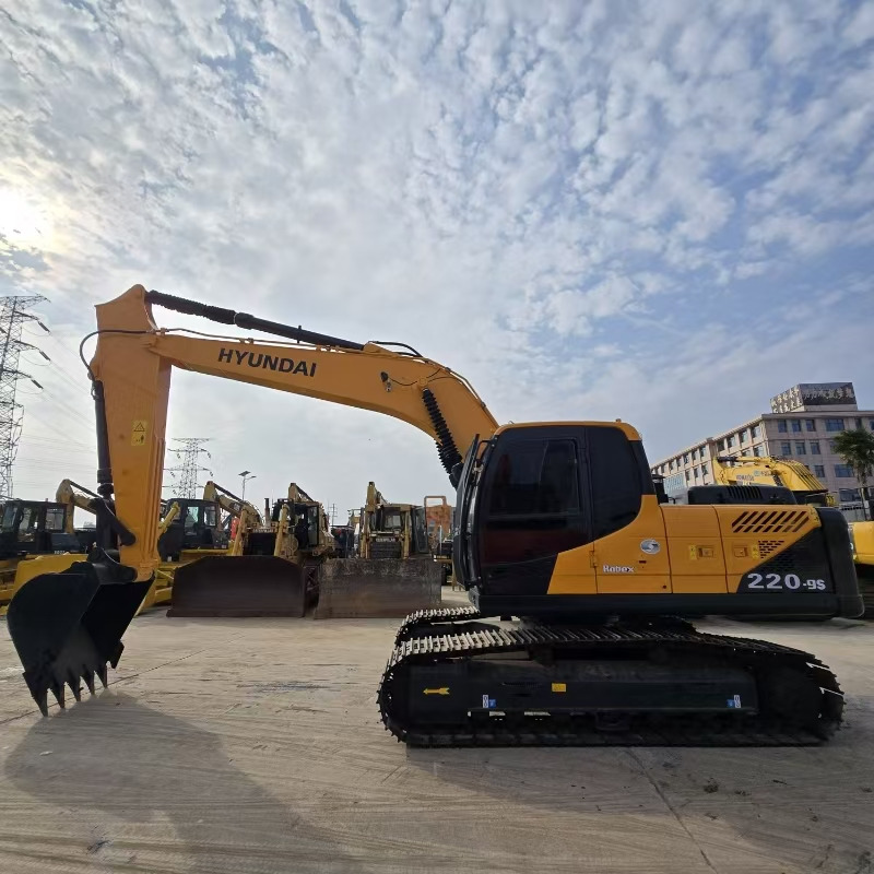 Hyundai R220-9S - Pelle sur chenille: photos 3 Hyundai R220-9S - Pelle sur chenille: photos 3