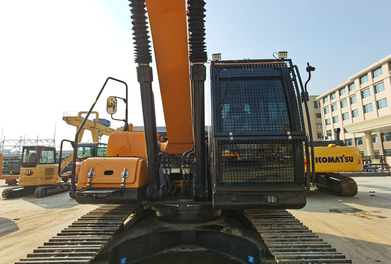 Hyundai R220LC-9S - Pelle sur chenille: photos 5 Hyundai R220LC-9S - Pelle sur chenille: photos 5