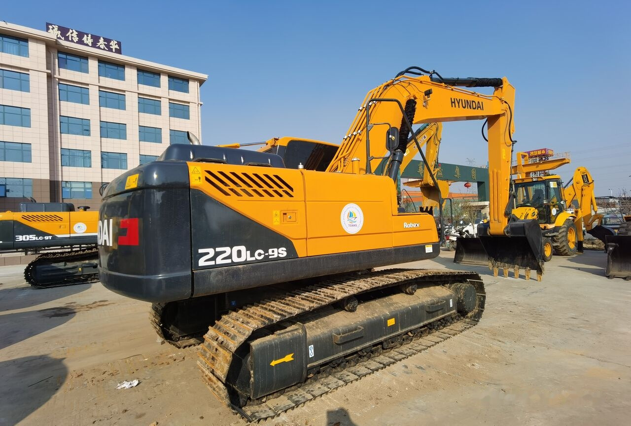 Hyundai R220LC-9S - Pelle sur chenille: photos 1 Hyundai R220LC-9S - Pelle sur chenille: photos 1