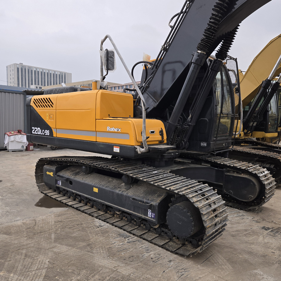 Hyundai R220LC-9S - Pelle sur chenille: photos 1 Hyundai R220LC-9S - Pelle sur chenille: photos 1