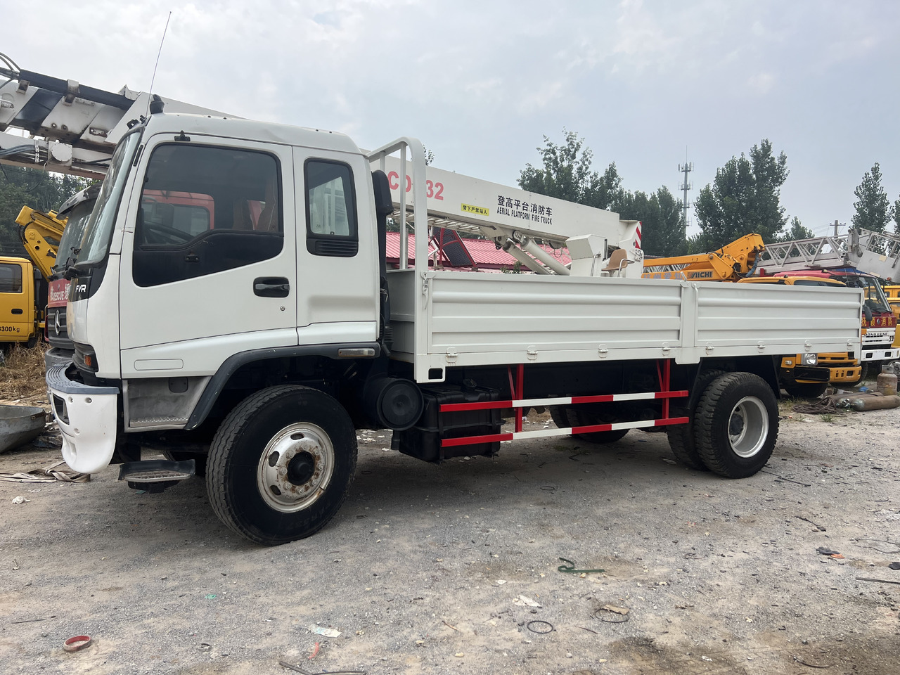 ISUZU Cargo truck - Camion benne: photos 4 ISUZU Cargo truck - Camion benne: photos 4