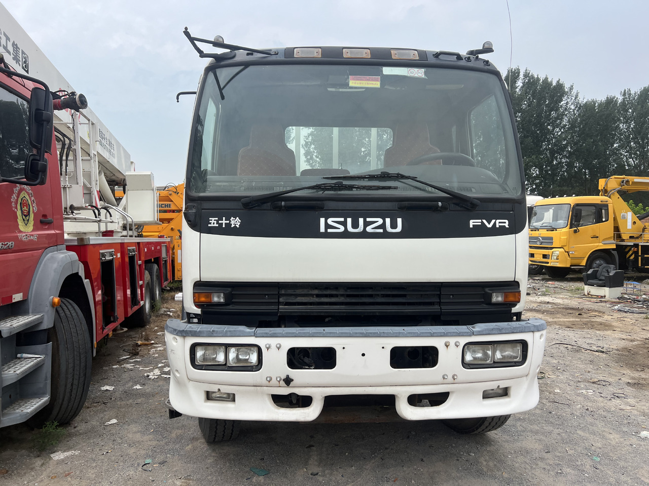 ISUZU Cargo truck - Camion benne: photos 2 ISUZU Cargo truck - Camion benne: photos 2