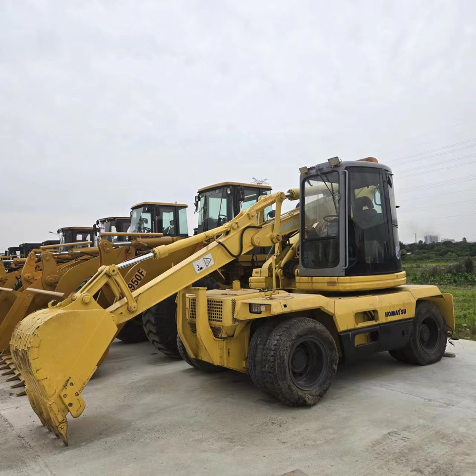 KOMATSU PC128US - Pelle sur pneus: photos 1 KOMATSU PC128US - Pelle sur pneus: photos 1