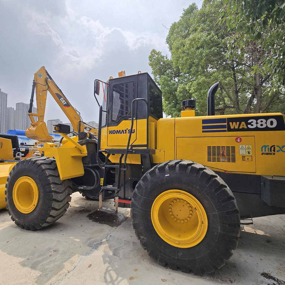 KOMATSU WA380 - Chargeuse sur pneus: photos 4 KOMATSU WA380 - Chargeuse sur pneus: photos 4