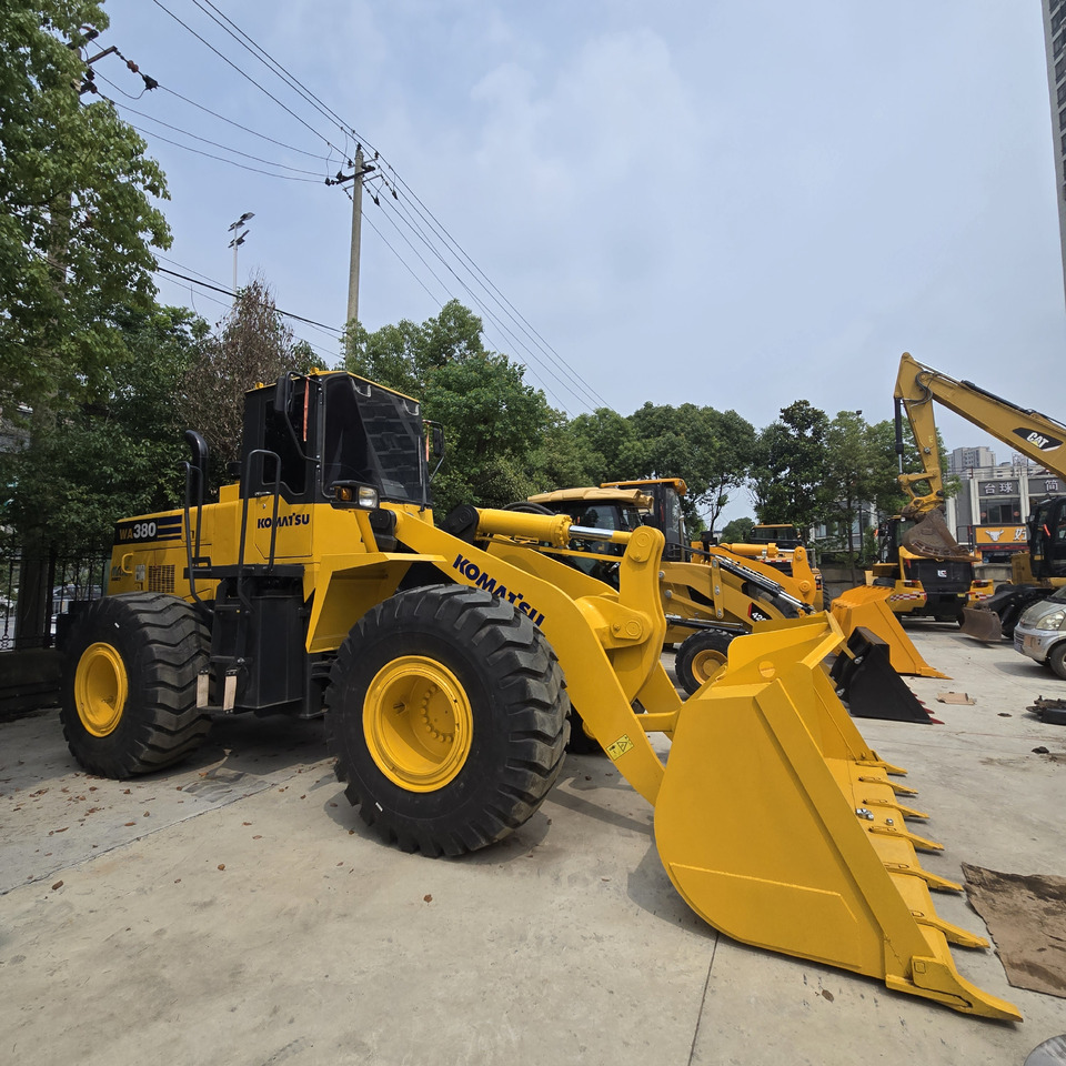KOMATSU WA380 - Chargeuse sur pneus: photos 3 KOMATSU WA380 - Chargeuse sur pneus: photos 3