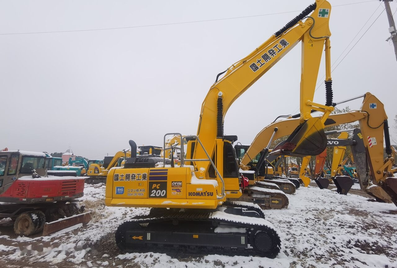 Komatsu PC200-8 - Pelle sur chenille: photos 2 Komatsu PC200-8 - Pelle sur chenille: photos 2
