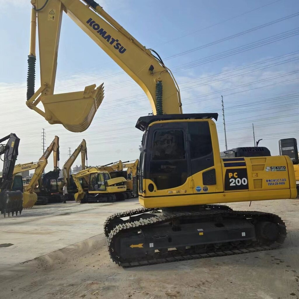 Komatsu PC200-8 - Pelle sur chenille: photos 1 Komatsu PC200-8 - Pelle sur chenille: photos 1