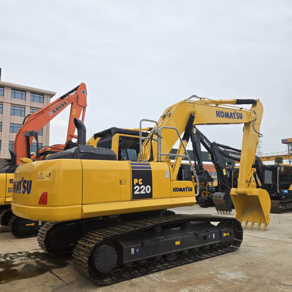 Komatsu PC220-8 - Pelle sur chenille: photos 2 Komatsu PC220-8 - Pelle sur chenille: photos 2